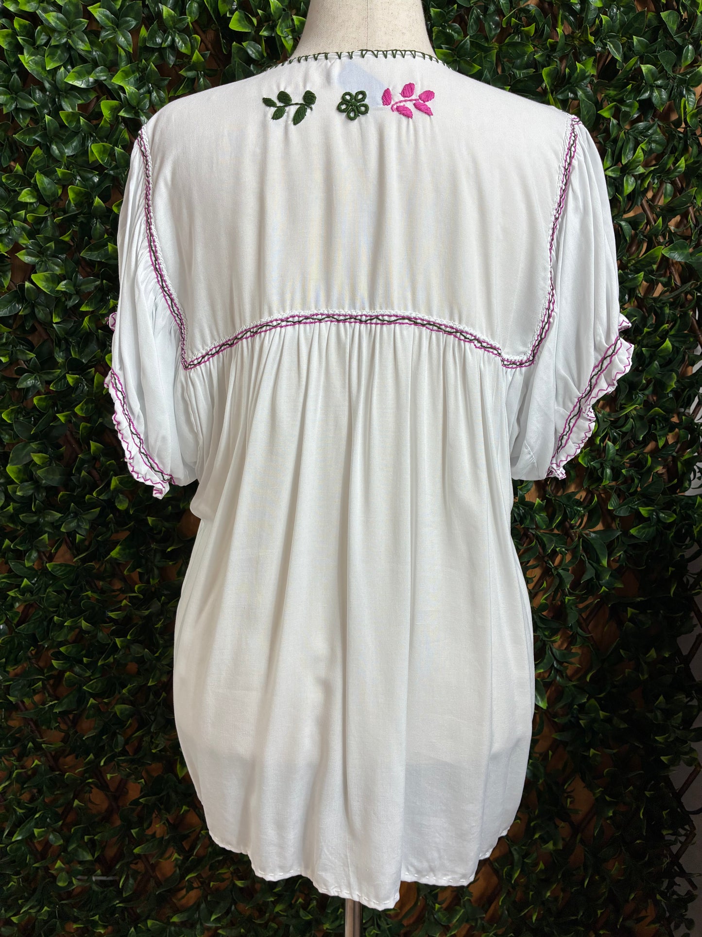 Blusa Bordada Artesanal Blanca con Flor en Mosaicos - Manga Globito