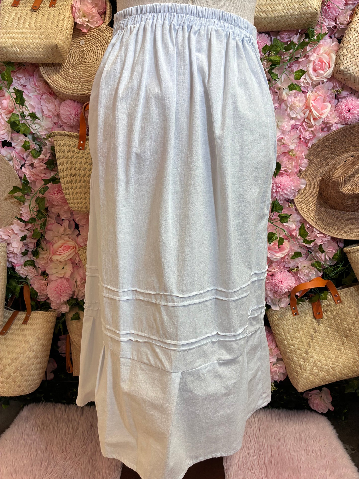 Falda Rococo manta corrugada blanca con bordado floral