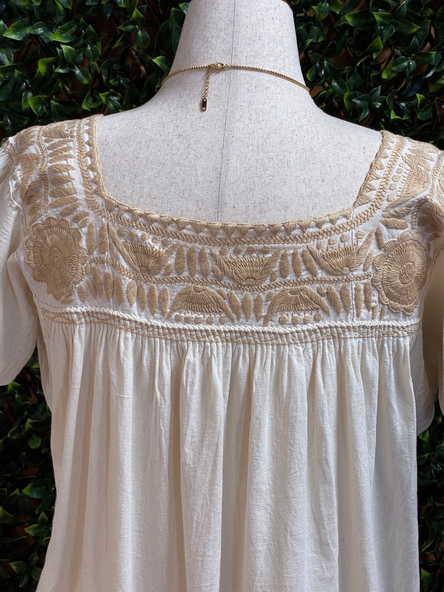 Vestido Rococo bordado fino