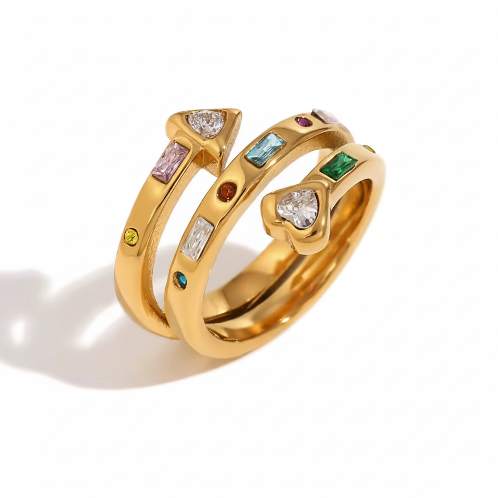 Anillo corazón y flecha fondo blanco