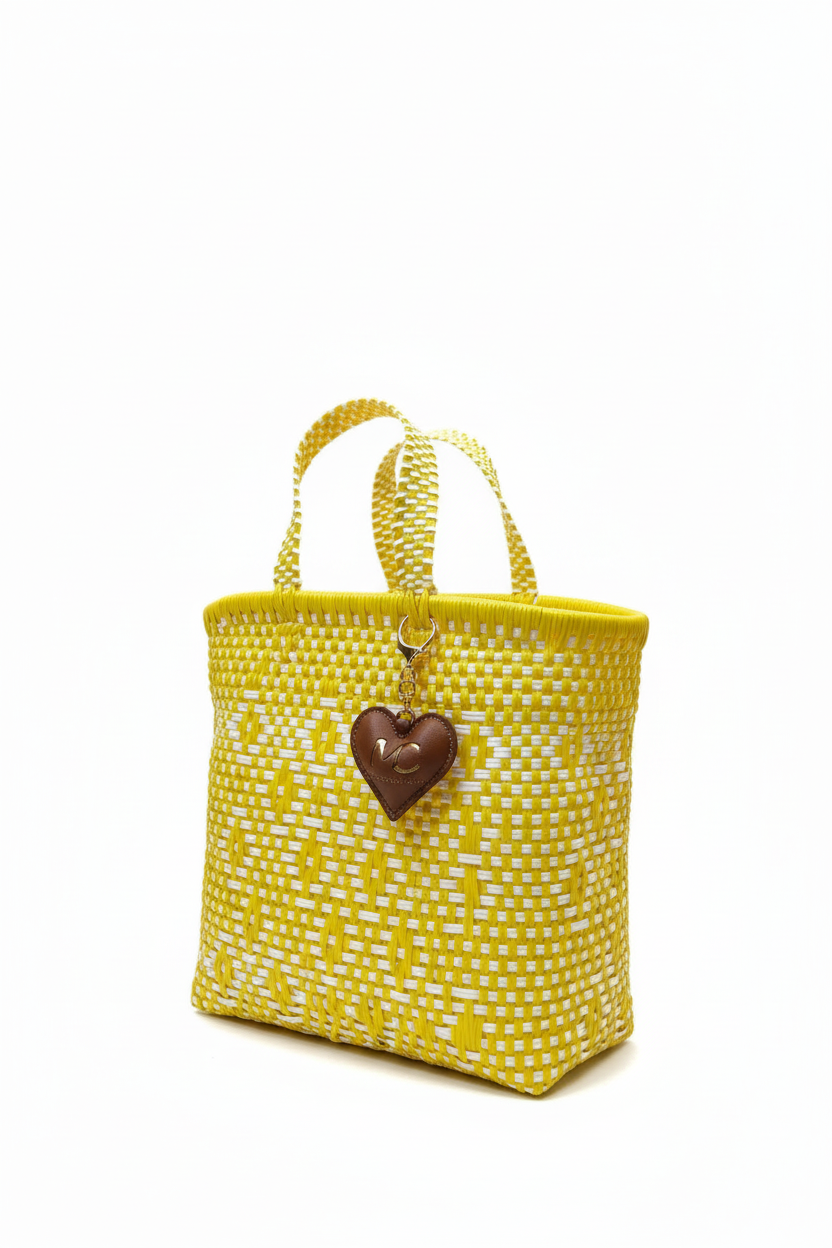 Bolsa Tita amarilla lateral fondo blanco