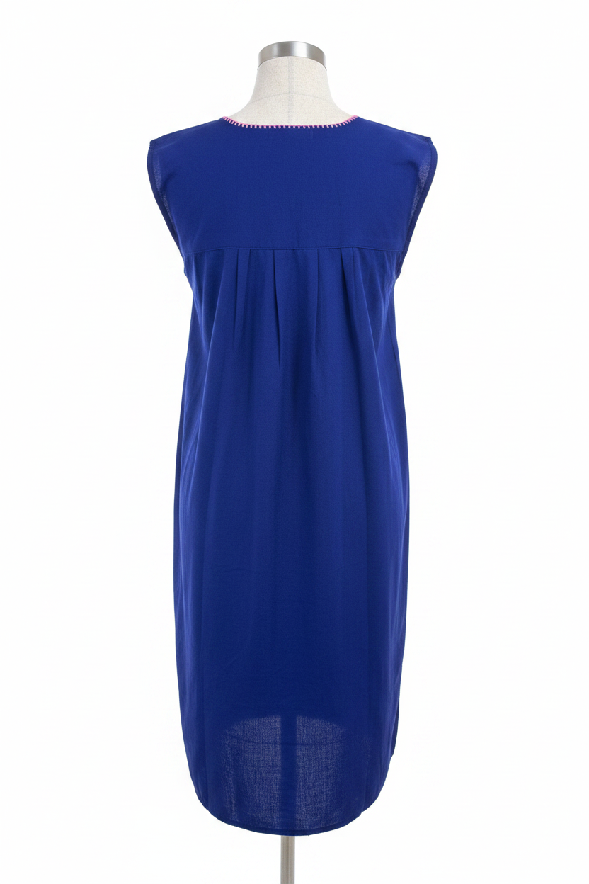 Vestido en manta bordado a mano