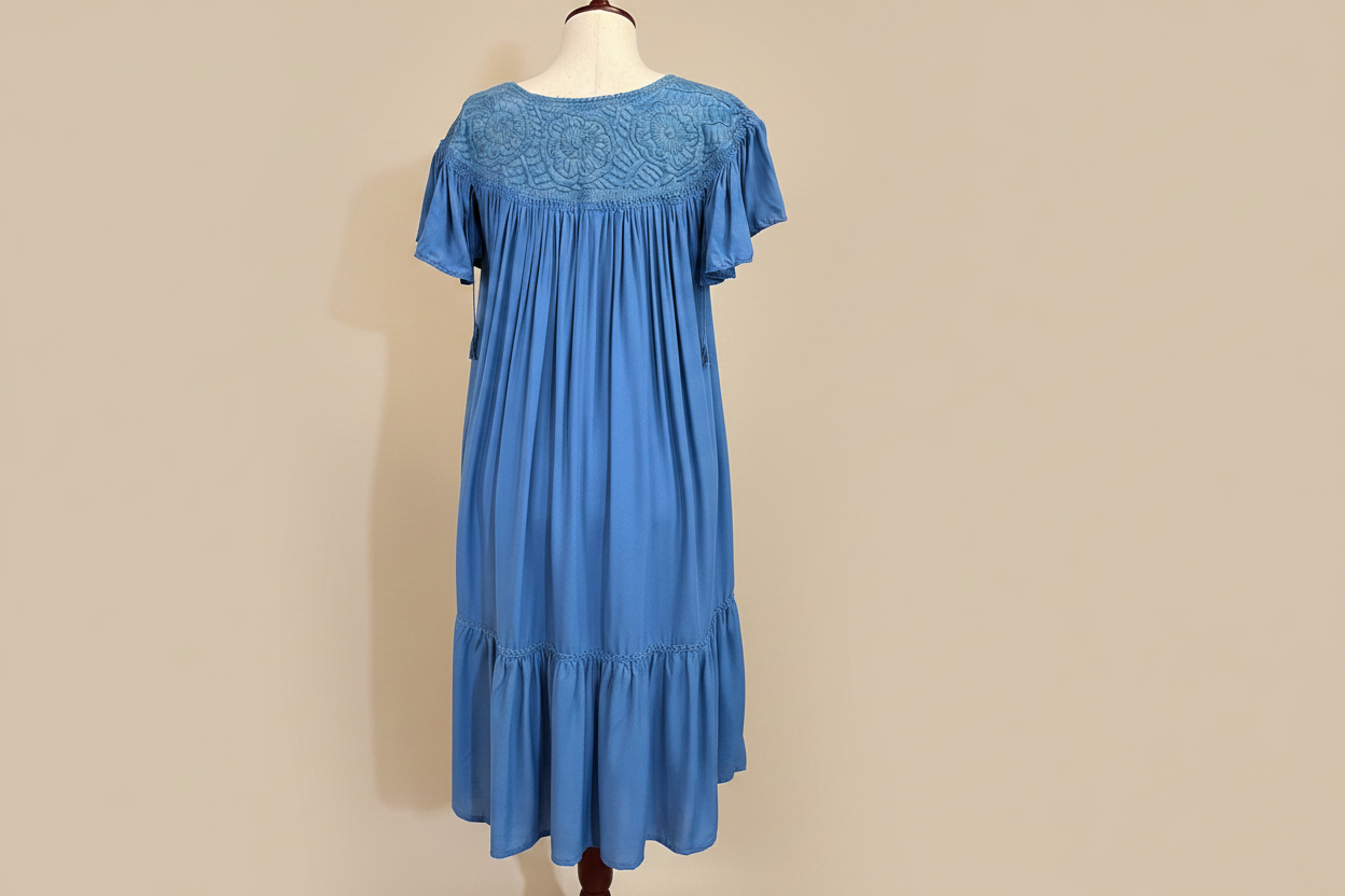 Vestido Rococo Fino Azul - Fondo Beige