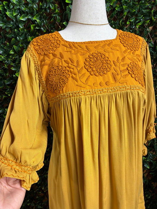 Blusa Artesanal con Bordado Rococó - Mostaza Manga Globo 3/4