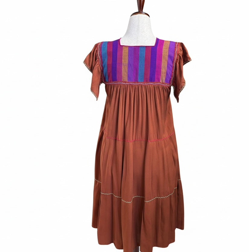Vestido Bordado Rococo Terracota Manga Mariposa S-M