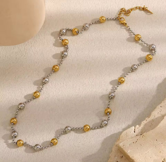 Collar Balines Oro y Plata