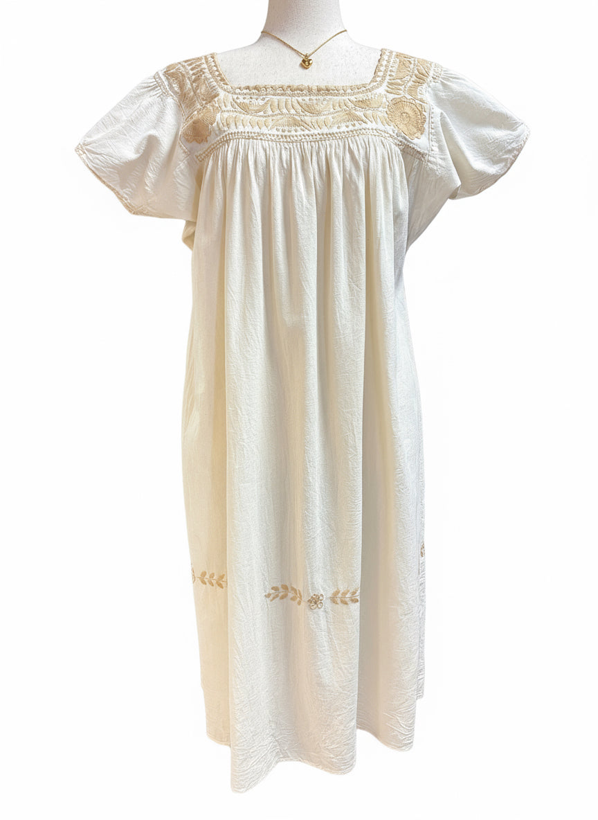 Vestido Rococo bordado fino