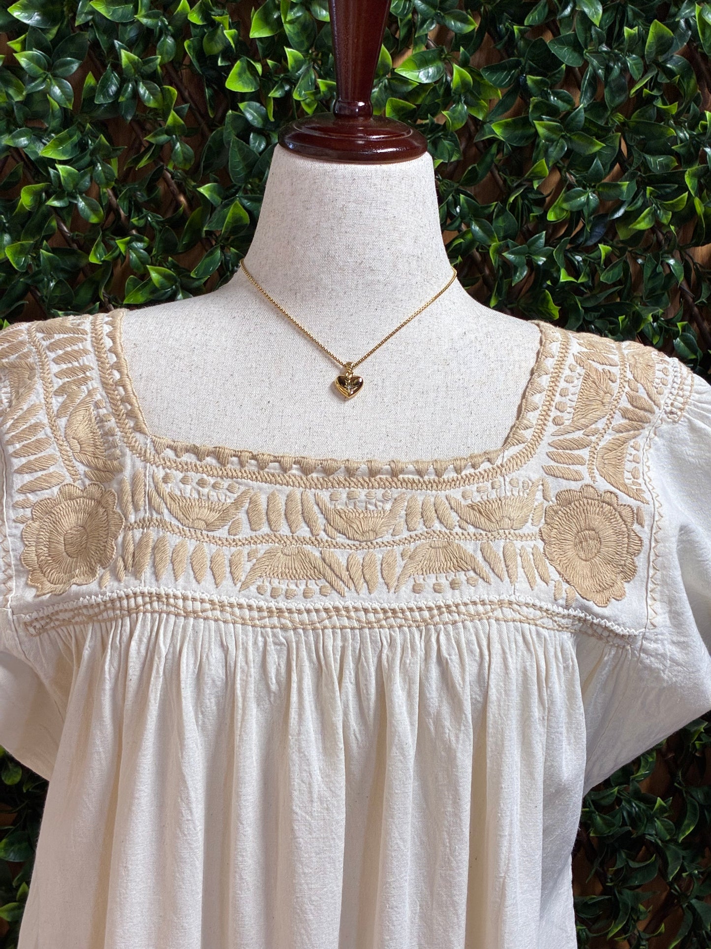 Vestido Rococo bordado fino