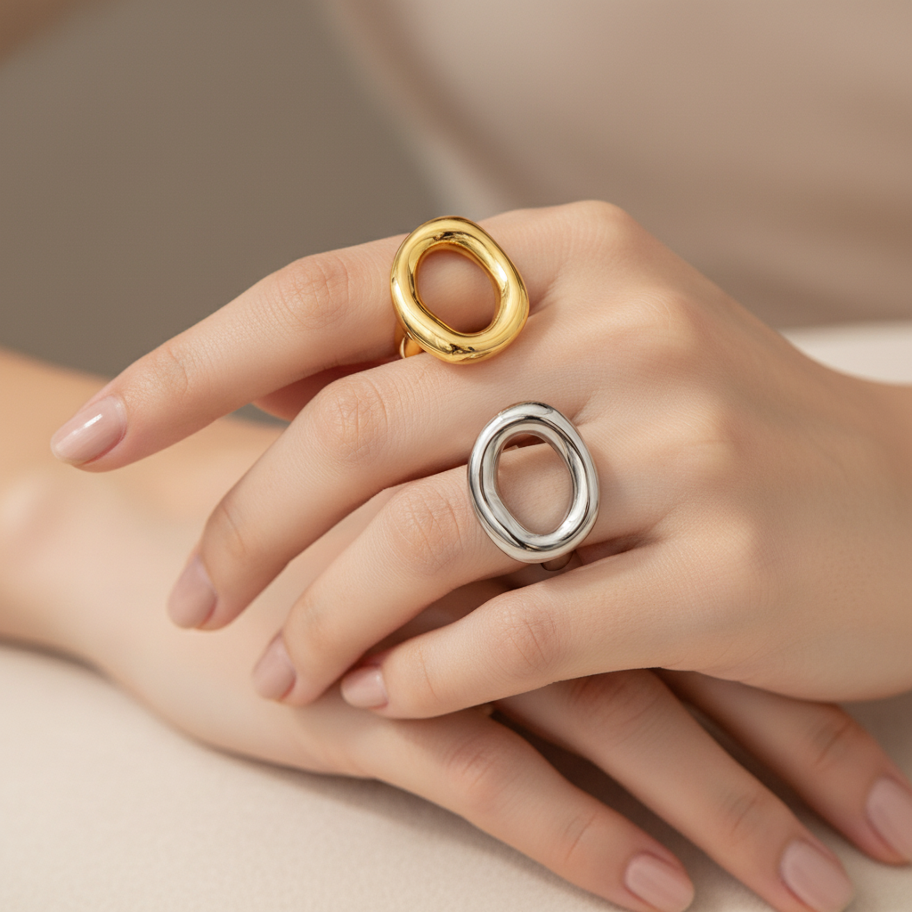Anillos Oval en mano - lifestyle