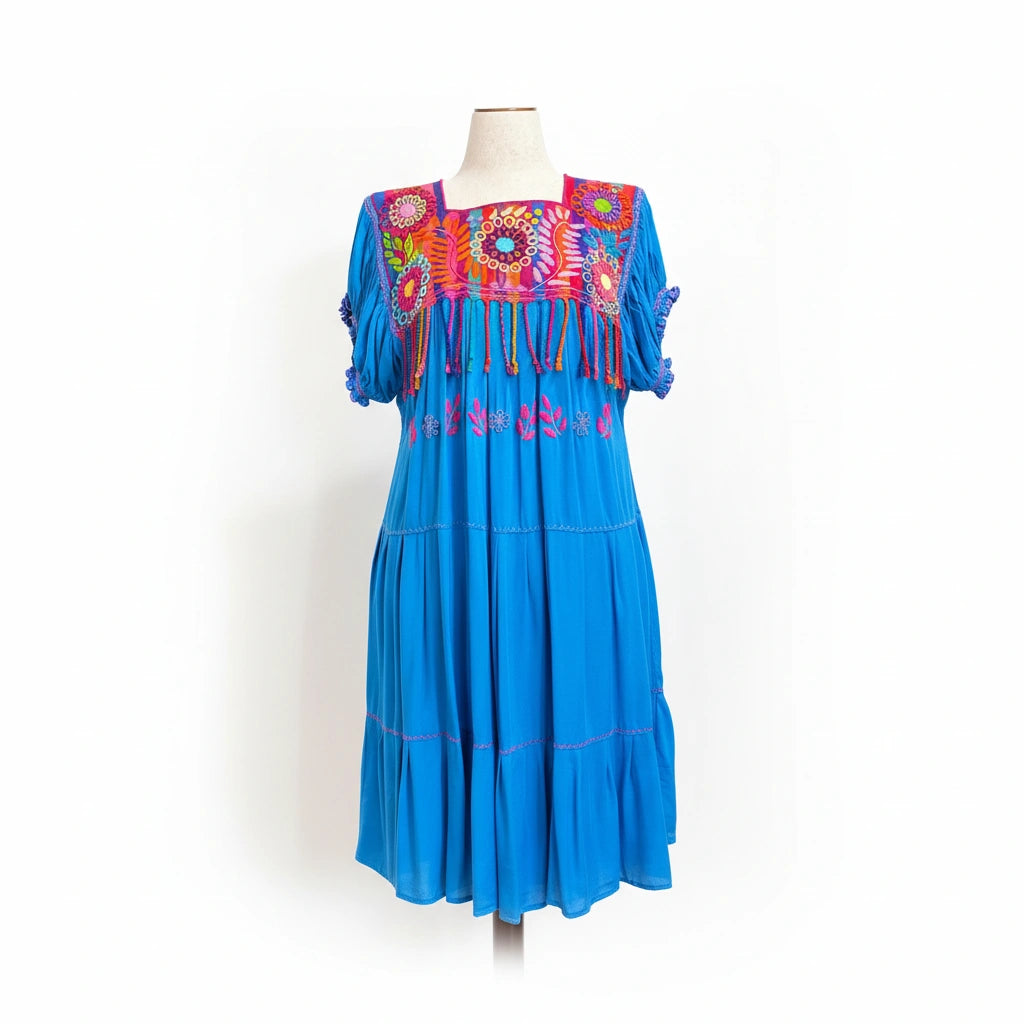 Vestido Bordado Rococo manga globo corta