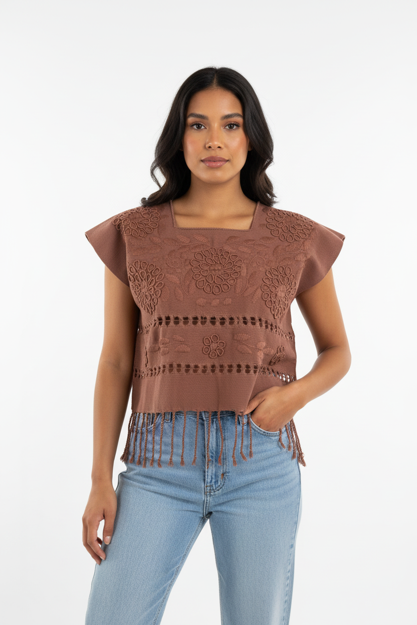 Blusa artesanal terracota bordada en modelo