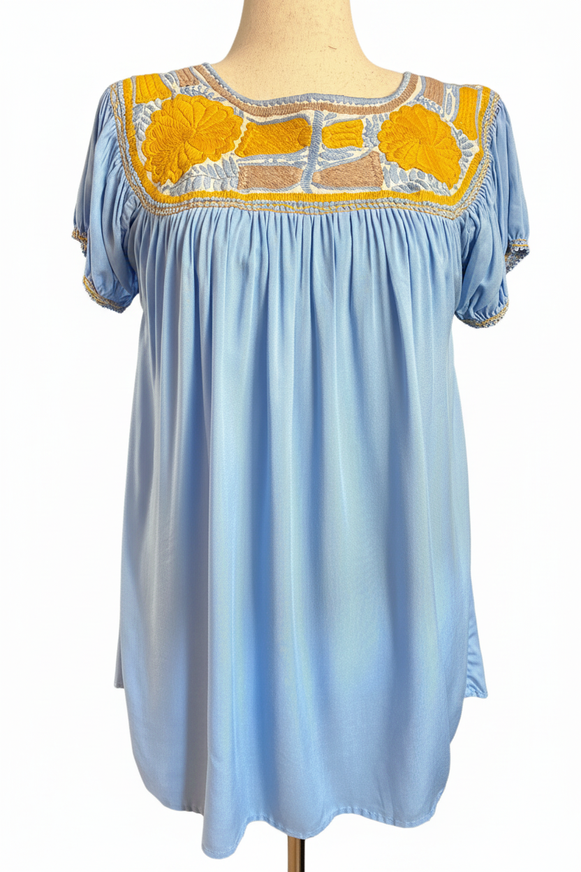 Blusa azul fondo blanco