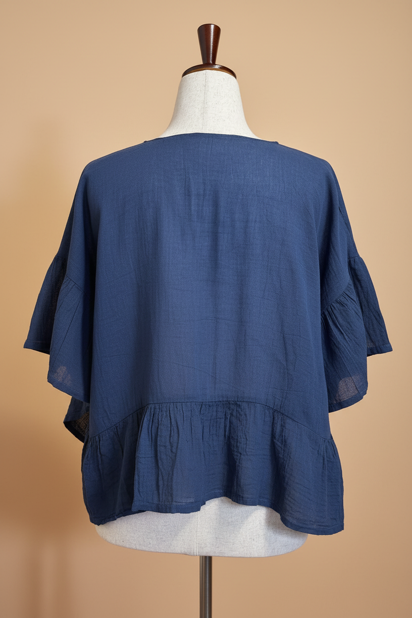 Blusa azul marino espalda fondo beige