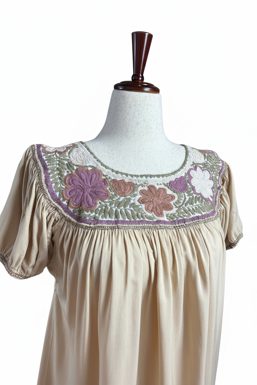 Blusa beige bordado detalle