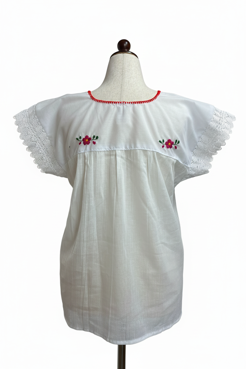 Blusa blanca vista posterior con fondo blanco