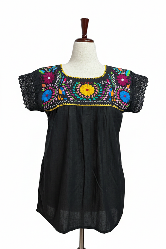 Blusa Chanel con fondo blanco