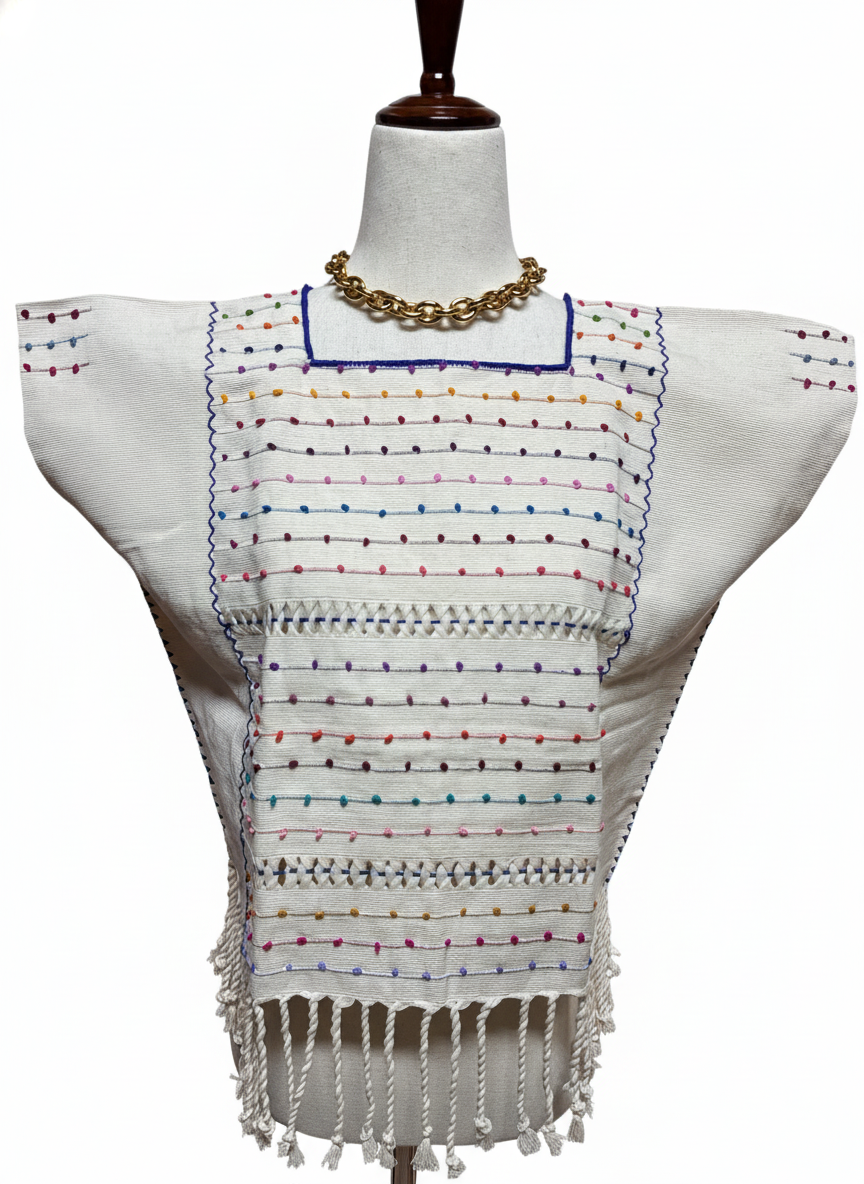 Blusa Telar de Nudito con fondo blanco