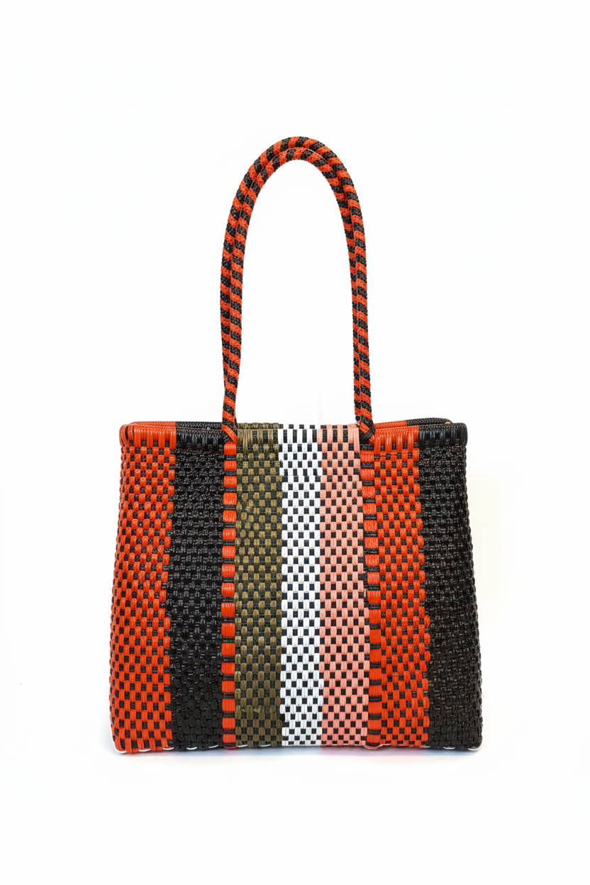 Bolsa artesanal multicolor vista posterior con fondo blanco
