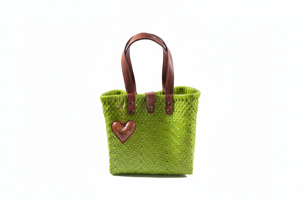 Bolsa Coquis Verde Lima vista frontal con fondo blanco