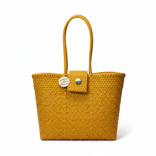 Bolsa María amarillo mostaza con fondo blanco