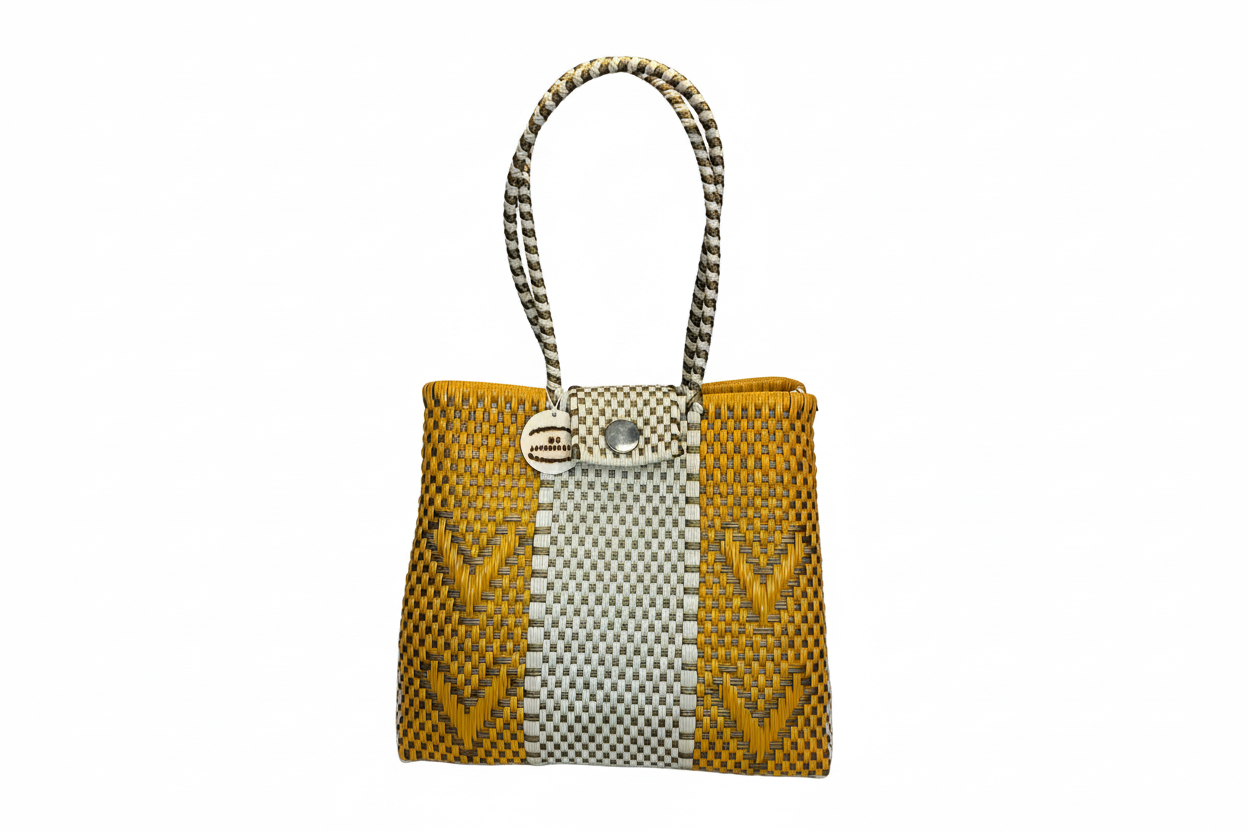 Bolsa María amarillo mostaza y beige con fondo blanco