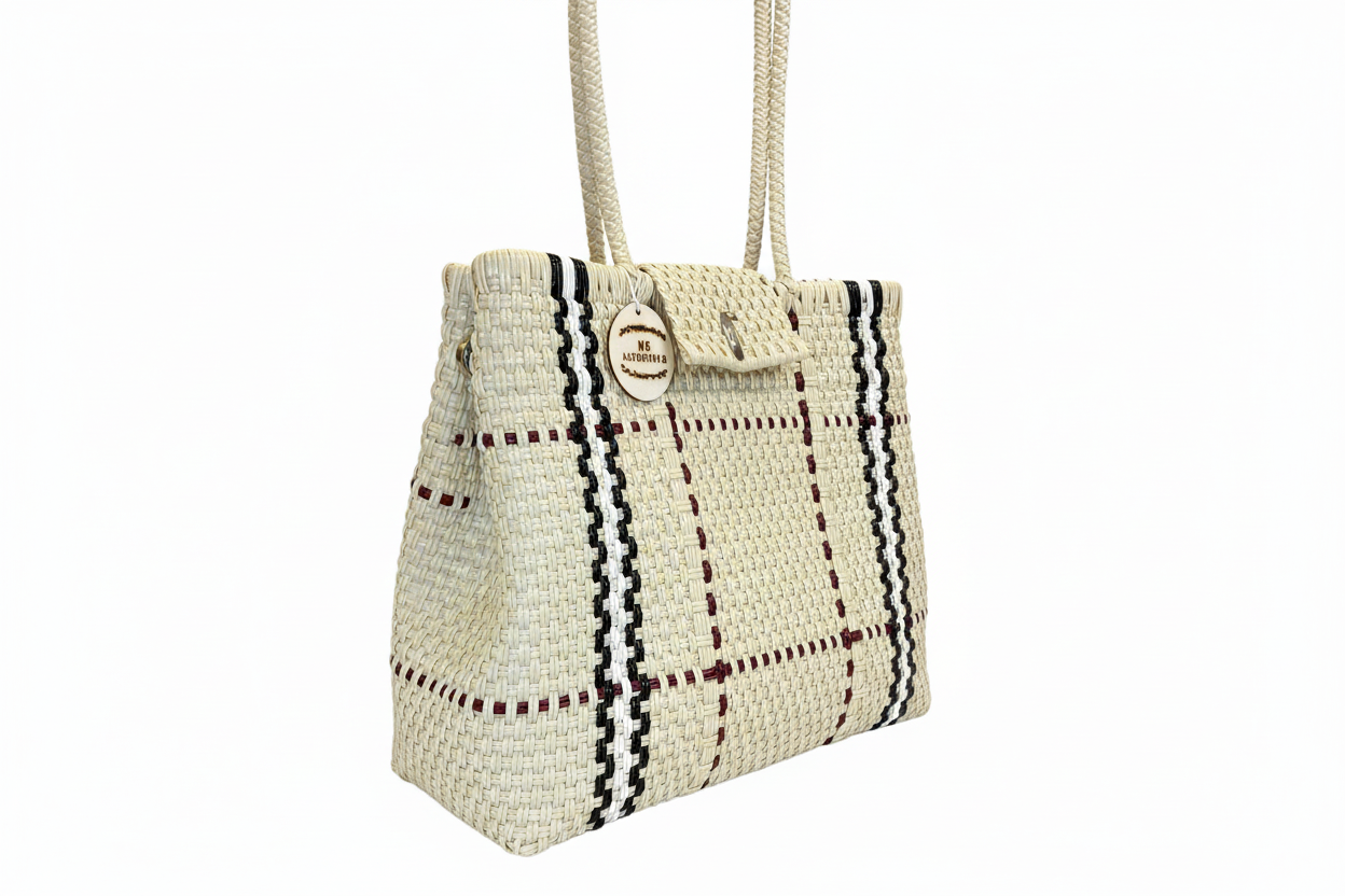 Bolsa María beige, blanco, negro y guinda vista lateral con fondo blanco