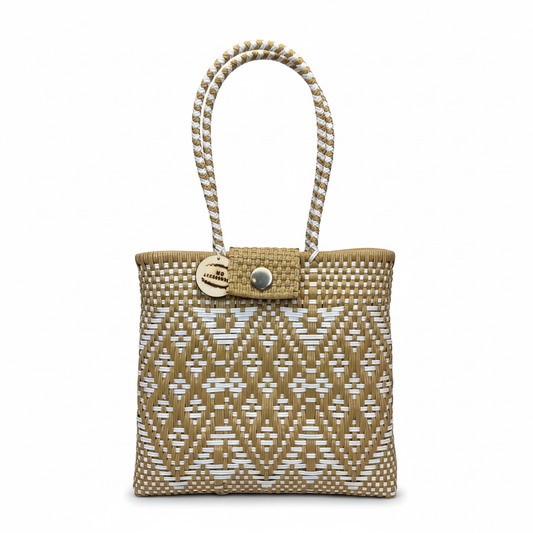 Bolsa María beige y blanco con fondo blanco