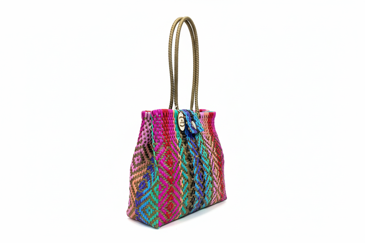 Bolsa María multicolor vista lateral con fondo blanco