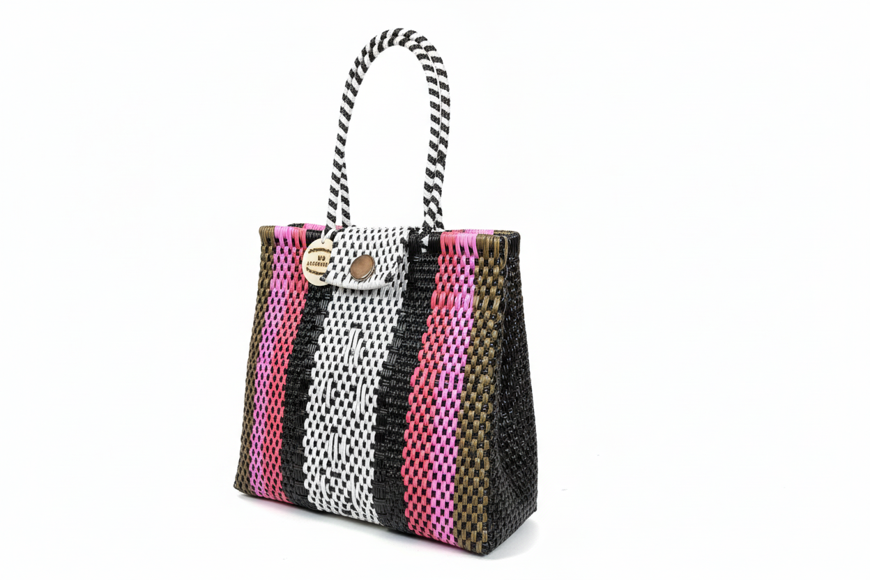Bolsa María negro, oro, rosa y blanco con fondo blanco