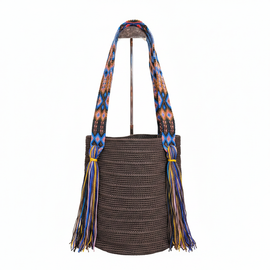 Bolsa Wayuu Café Oscuro fondo blanco