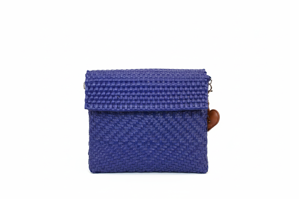 Carteron Lola Azul con fondo blanco