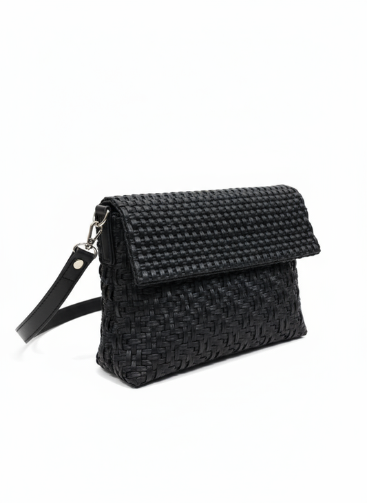 Carteron Lola Clásico negro con correa vista lateral fondo blanco