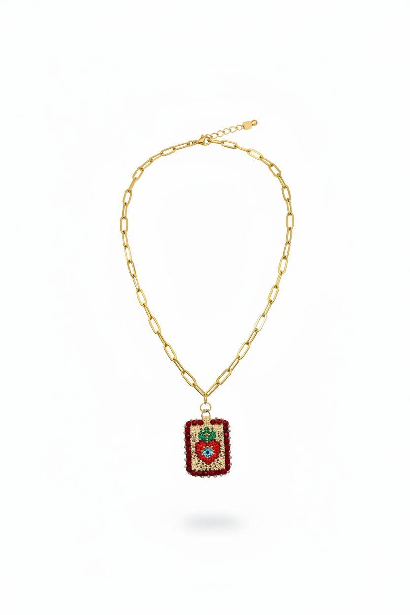 Collar Beige Rojo Fondo Blanco