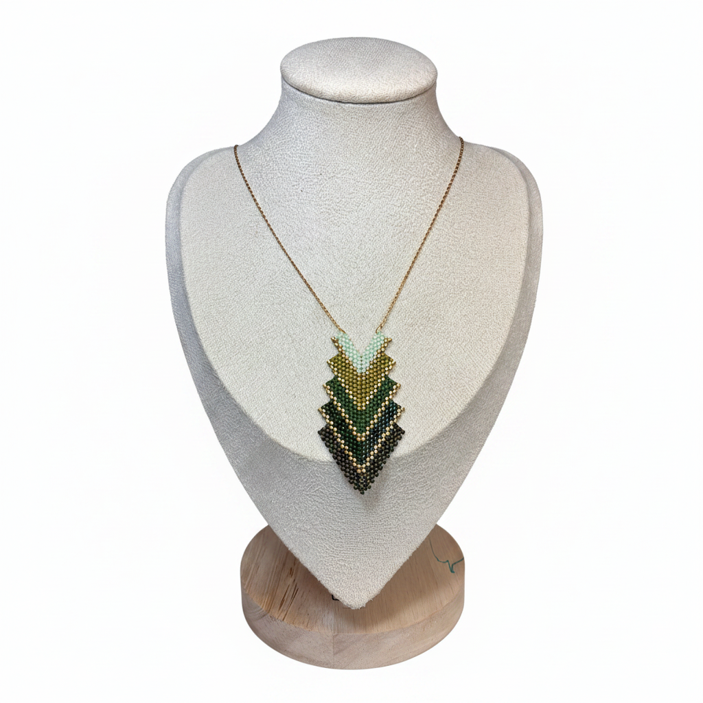 Collar Flecha Miyuki - Fondo Blanco