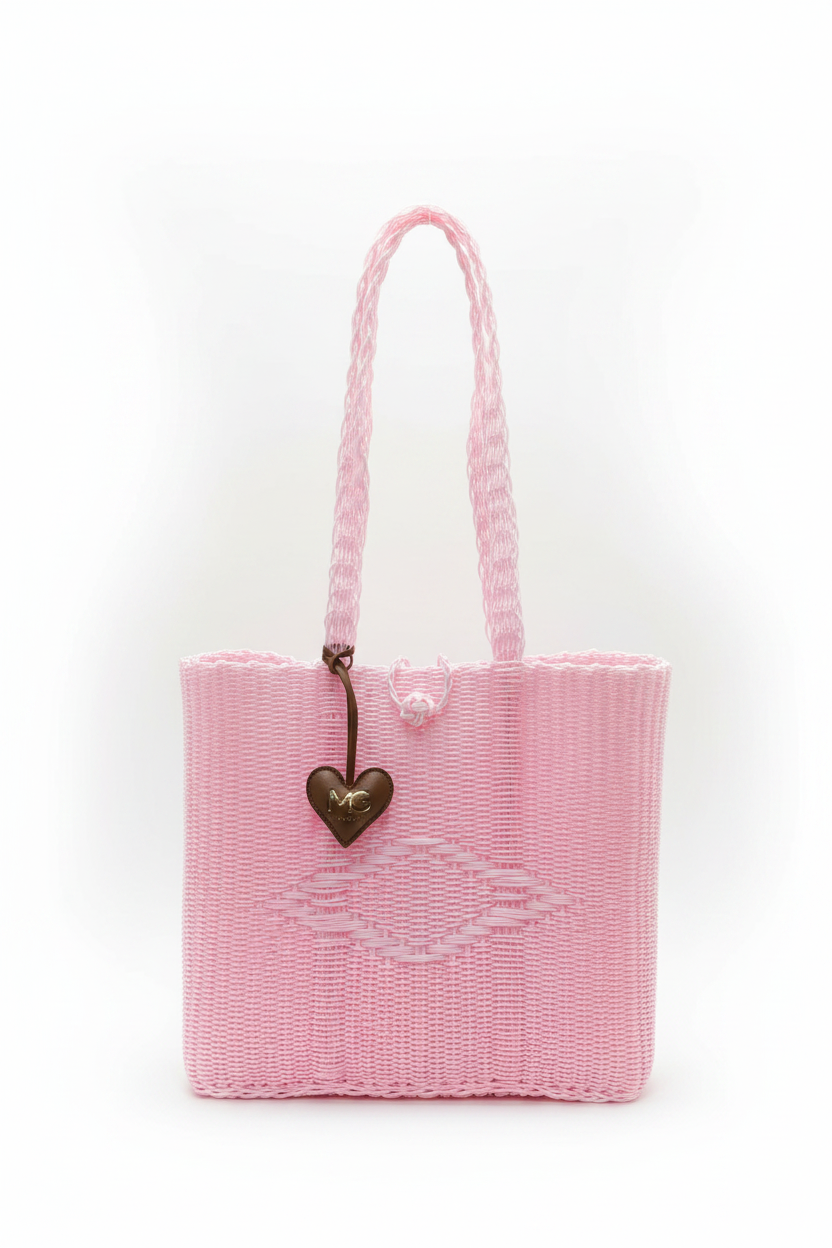 Gloria Rosa Pastel — Fondo Blanco con Luz