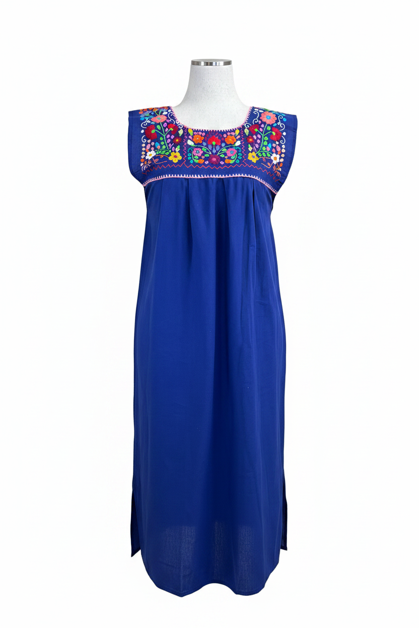 Vestido en manta bordado a mano
