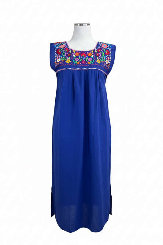 Vestido en manta bordado a mano