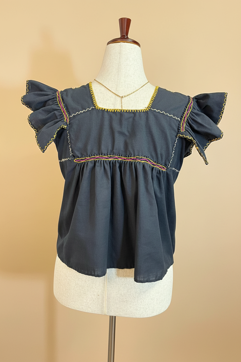 Crop Top con Bordado Rococó en Lino