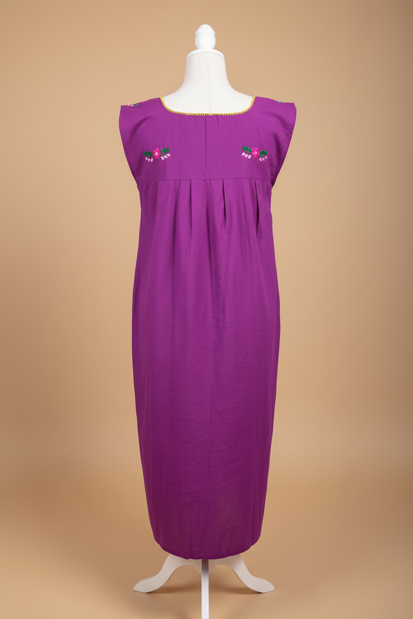 Vestido en manta bordado a mano
