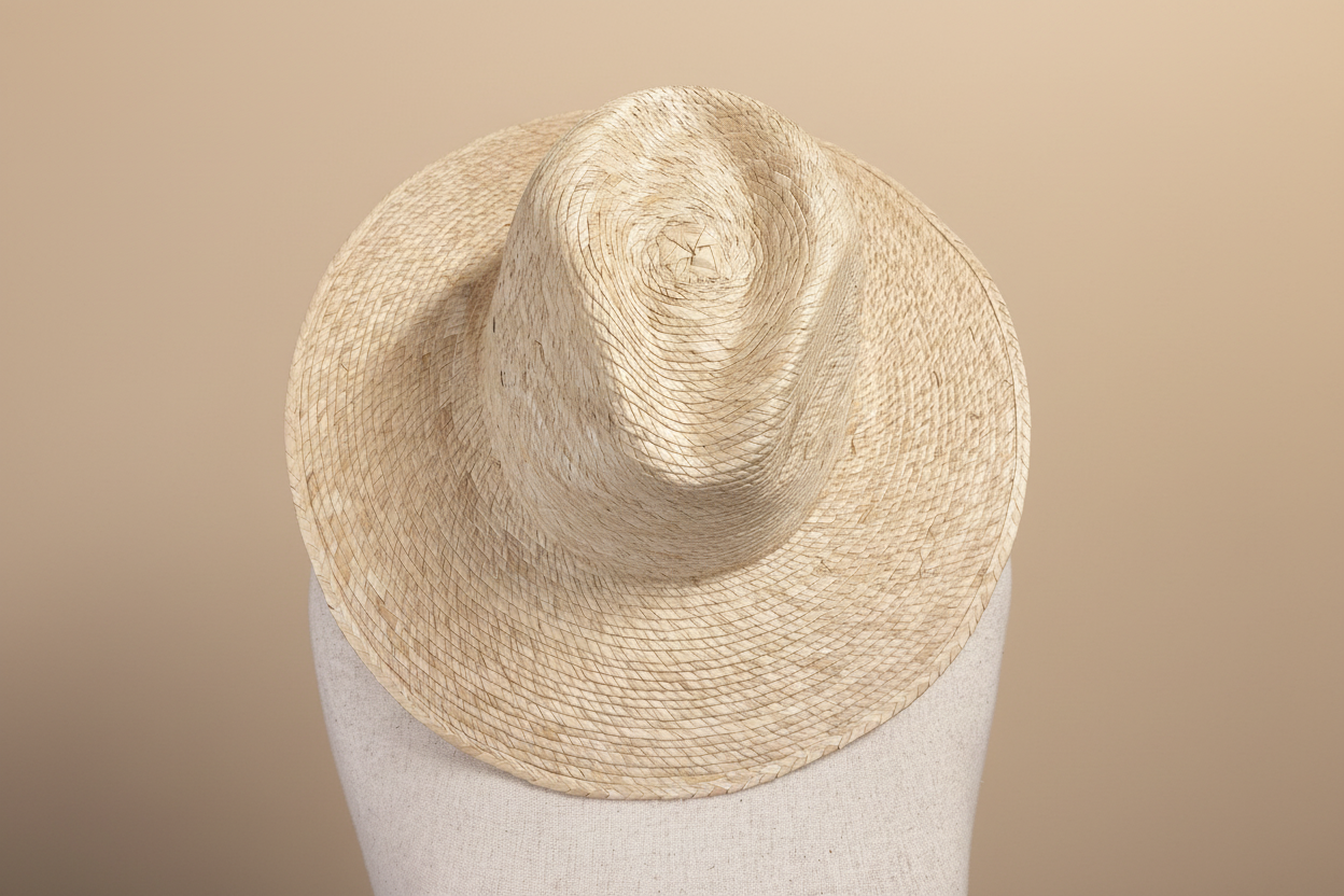 Sombrero palma natural - Vista exterior fondo beige