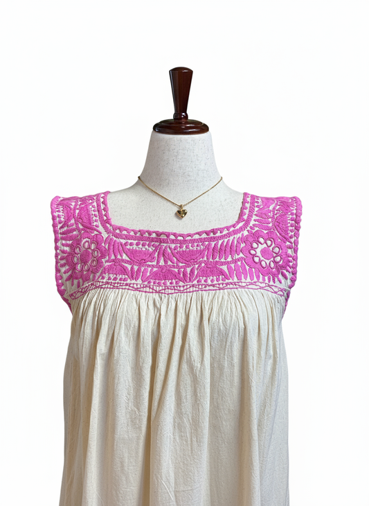 Vestido con fondo blanco - Imagen 1