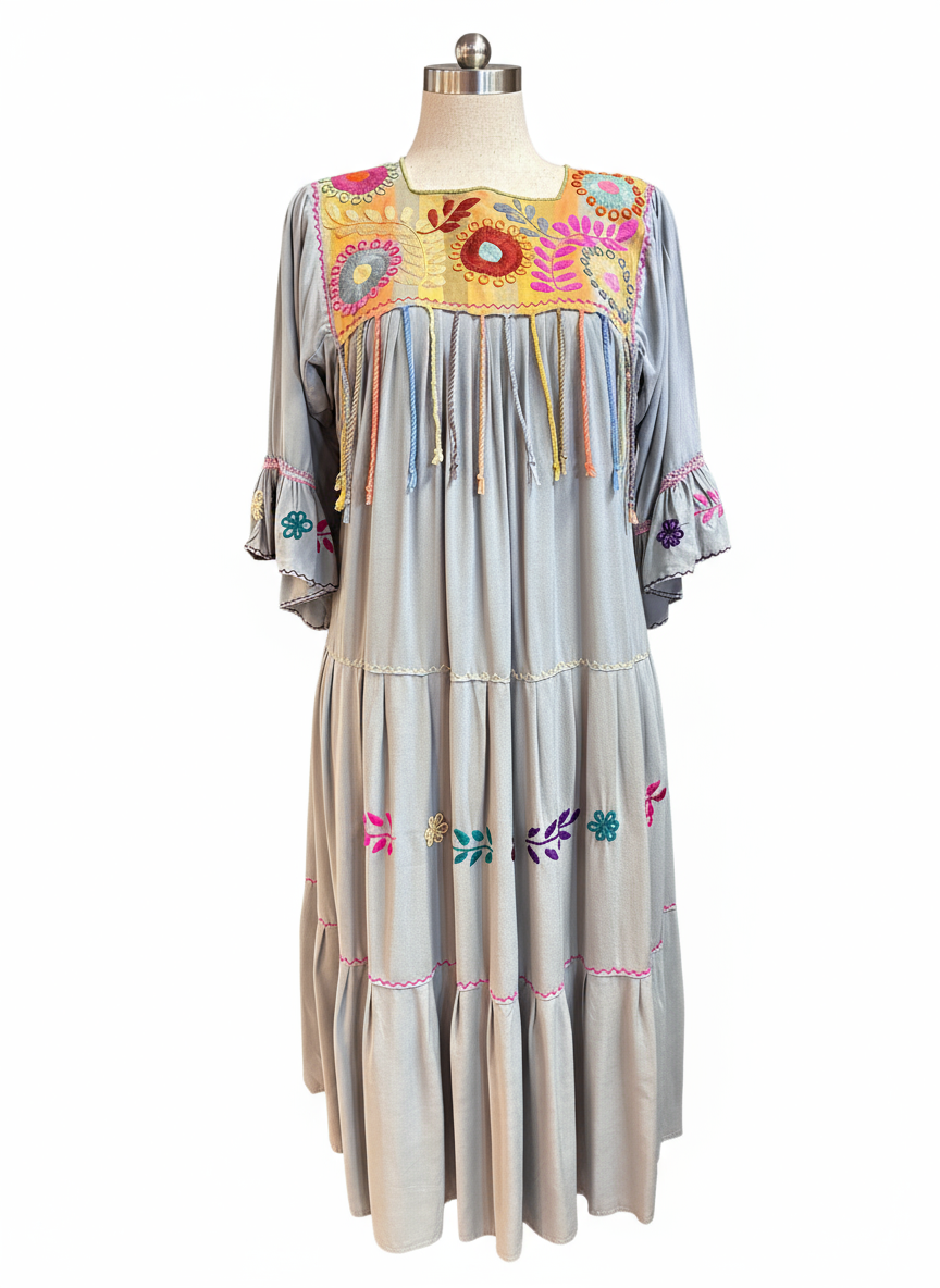 Vestido con fondo blanco