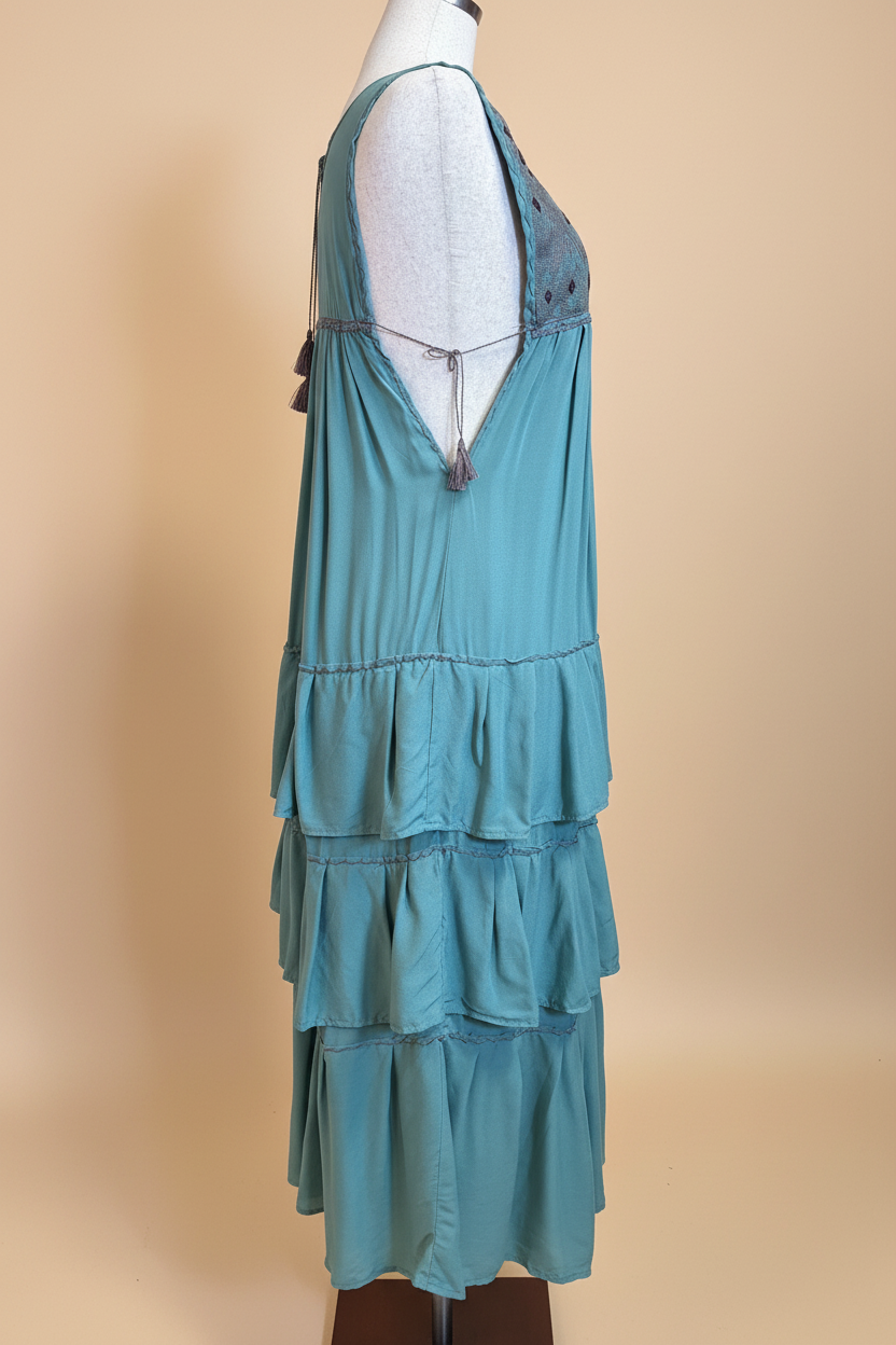 Vestido lateral — fondo beige